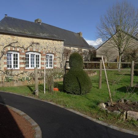 Manoir De La Grand'Cour Acomodação com café da manhã Soulge-sur-Ouette Exterior foto