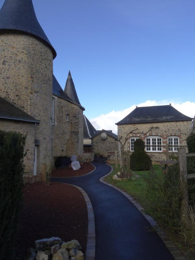 Manoir De La Grand'Cour Acomodação com café da manhã Soulge-sur-Ouette Exterior foto